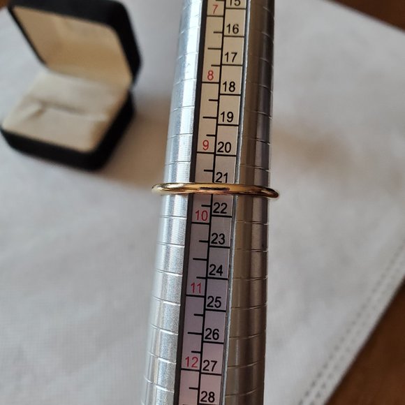 Gold Tone Crystal Ring Wedding Band Style Fashion Design Uncas Women Elegant - Picture 3 of 3